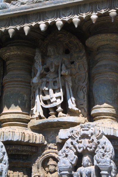 1446000_DetailBelurTempleKarnataka.jpg - Statue of Vishnu at Chennakesava Temple, Belur