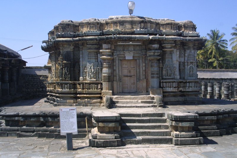 1450000_OuterTempleBelurTempleKarnataka.jpg - The Veera Narayana Temple west of the Chennakesava Temple, Belur