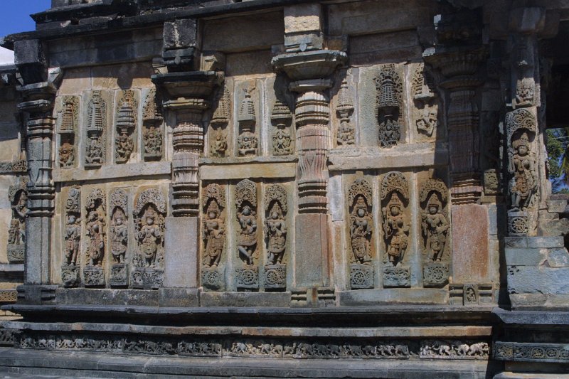 1457000_DetailBelurTempleKarnataka.jpg - Carvings at the Chennakesava Temple, Belur