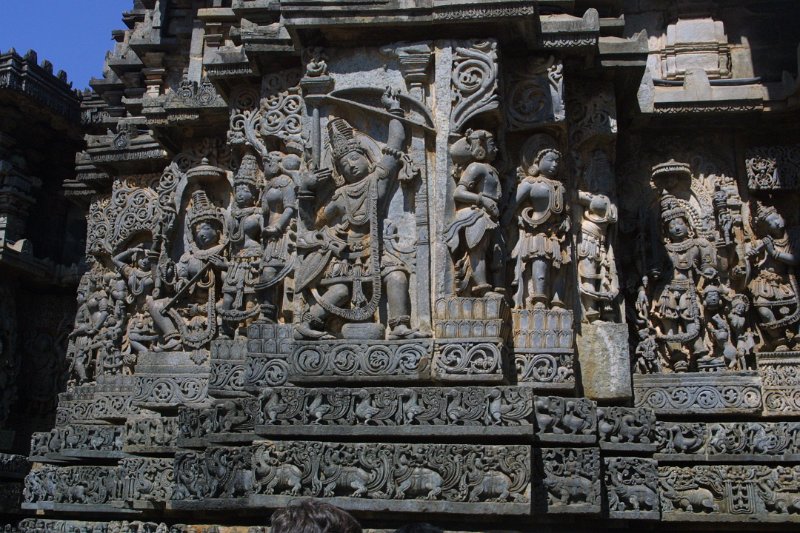 1481000_DetailsHalebiduTempleKarnataka.jpg - Wall carving at the Hoysaleswara Temple, Halebidu