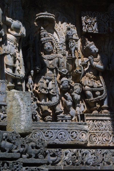 1482000_DetailsHalebiduTempleKarnataka.jpg - Wall carving at the Hoysaleswara Temple, Halebidu
