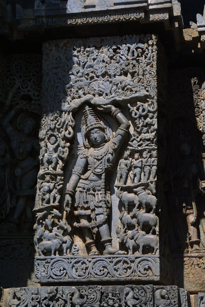 1483000_DetailsHalebiduTempleKarnataka.jpg - Wall carving at the Hoysaleswara Temple, Halebidu