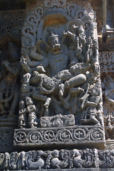 1486000_DetailsHalebiduTempleKarnataka.jpg - Wall carving at the Hoysaleswara Temple, Halebidu