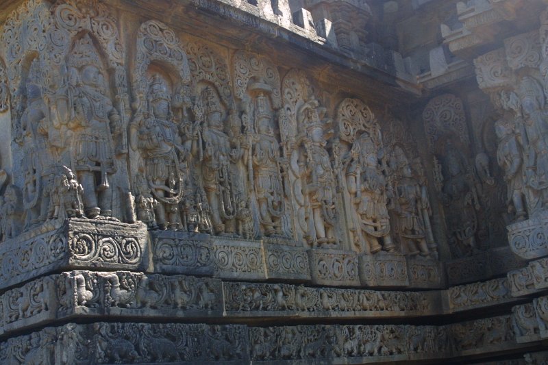 1498000_DetailsHalebiduTempleKarnataka.jpg - Wall carving at the Hoysaleswara Temple, Halebidu
