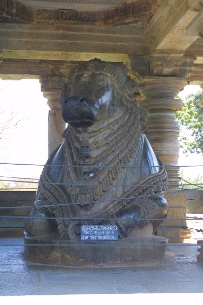 1499000_FirstNandiHalebiduTempleKarnataka.jpg - Nandi at the Hoysaleswara Temple, Halebidu