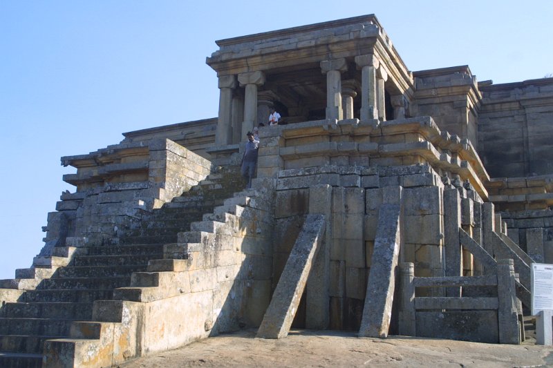 1513000_EntranceToShrineOnSrivanaBegolaKarnataka.jpg - Temple at top of hill at Sharavanabelagola.
