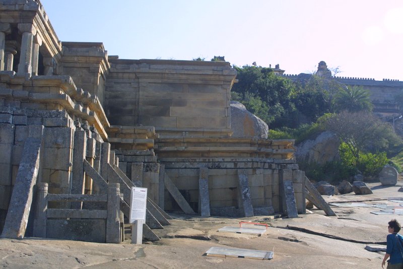 1514000_JenBelowShrineOnSrivanaBegolaKarnataka.jpg - Temple at top of hill at Sharavanabelagola.