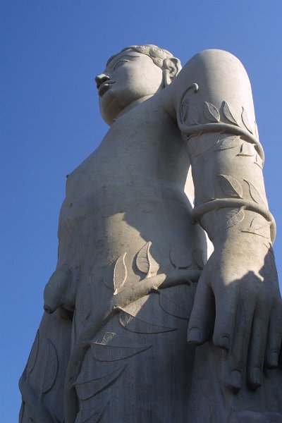 1525000_NakedManSriGomatheswarKarnataka.jpg - The Naked Man. At the top of the hill. Sharavanabelagola.