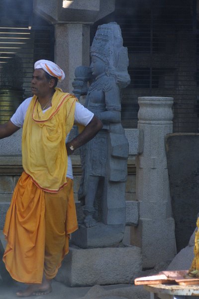 1529000_PriestSrivanaBegolaKarnataka.jpg - Priest at the colossus. Sharavanabelagola