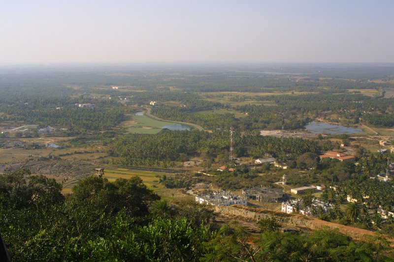 1530000_ViewFromTopOfSrivanaBegolaKarnataka.jpg - View from the top of the hill. Sharavanabelagola.