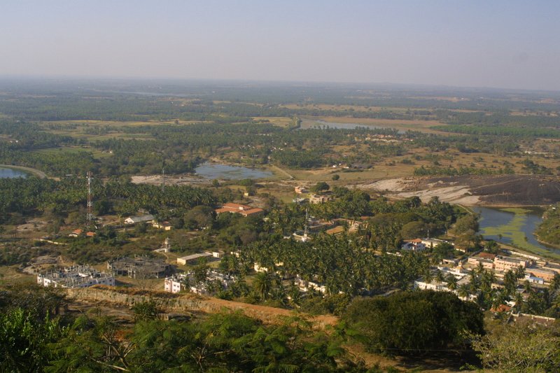 1531000_ViewFromTopOfSrivanaBegolaKarnataka.jpg - View from the top. Sharavanabelagola.