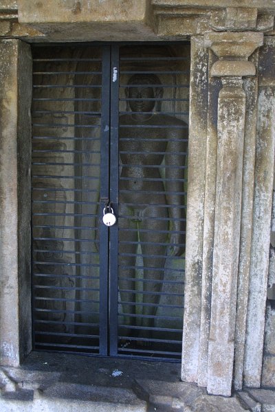 1535000_TempleDetailSrivanaBegolaKarnataka.jpg - Jain statue. Sharavanabelagola
