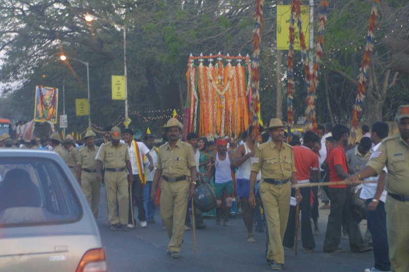 1545000_ProcessionStreetAnywhereKarnataka.jpg - Funeral procession. Karnataka.