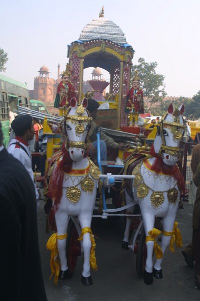 2283000_StreetParadeInDelhi.jpg - Street parade in Delhi.