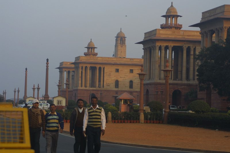 2320000_Rajpath_StreetToPresidentsPalace.jpg - Ministry buildings in front of the Presidential Palace. Delhi.