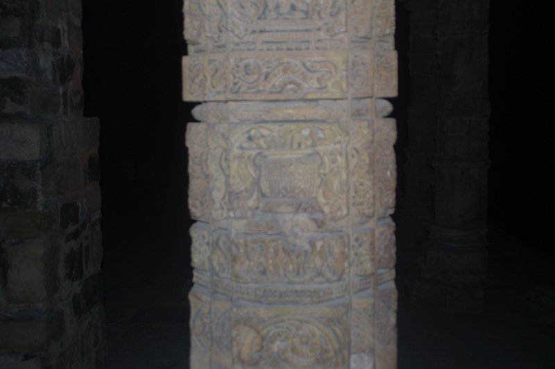 2328000_PilarDetailAtQutbMinar.jpg - Pillar detail at the Qtub Minar. Delhi.