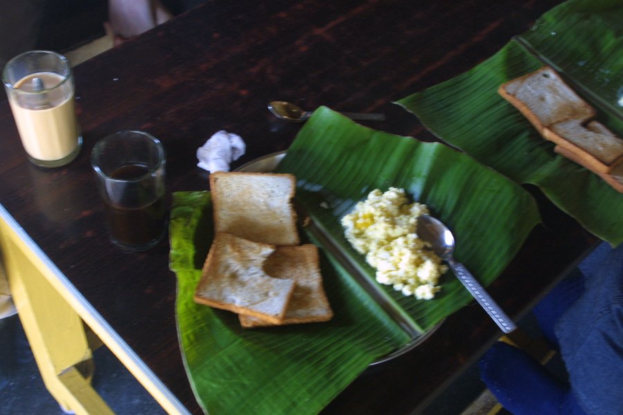 1099000_MangoTreeHampi.jpg - Breakfast at the Mango Tree.