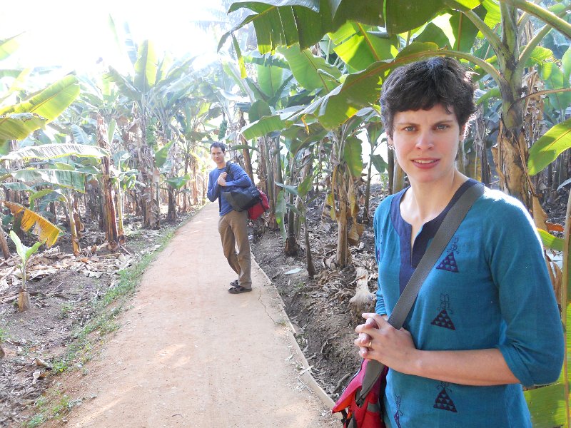1101638_JenAndMartinLeavingMangoTreeHampi.jpg - Jen and Martin on the way out of the Mango Tree Restaurant.