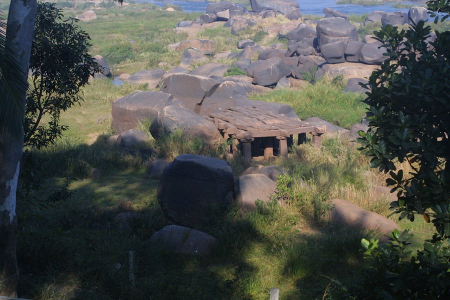 1103000_Hampi.jpg - Ruins along the river at Hampi.