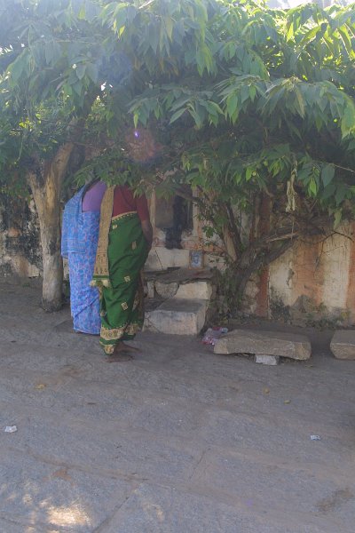 1107000_Hampi.jpg - Women visiting a shrine at Hampi.