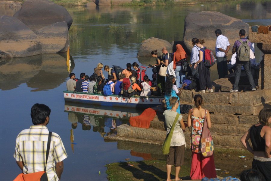 1110000_FerryHampi.jpg - The Hampi ferry.