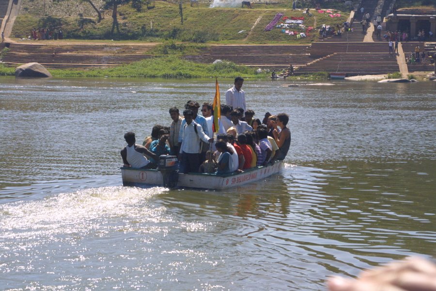 1134000_FerryHampi.jpg - The Hampi ferry.