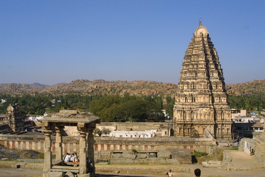 1154000_TempleandHillsHampi.jpg - View of the Virupaksha Temple. Hampi.
