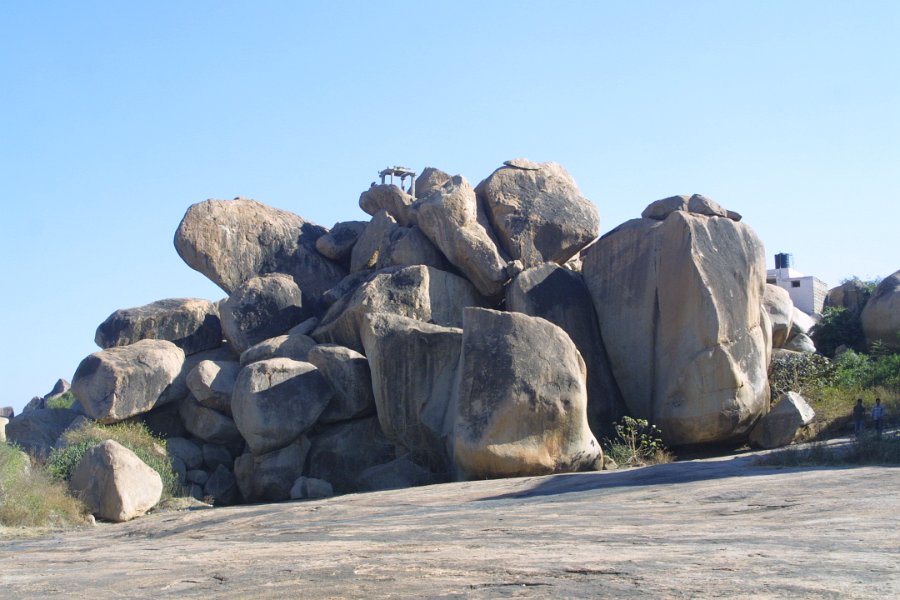 1175000_BouldersAndRuinsHampi.jpg - Boulders on the hil l at Hampi.