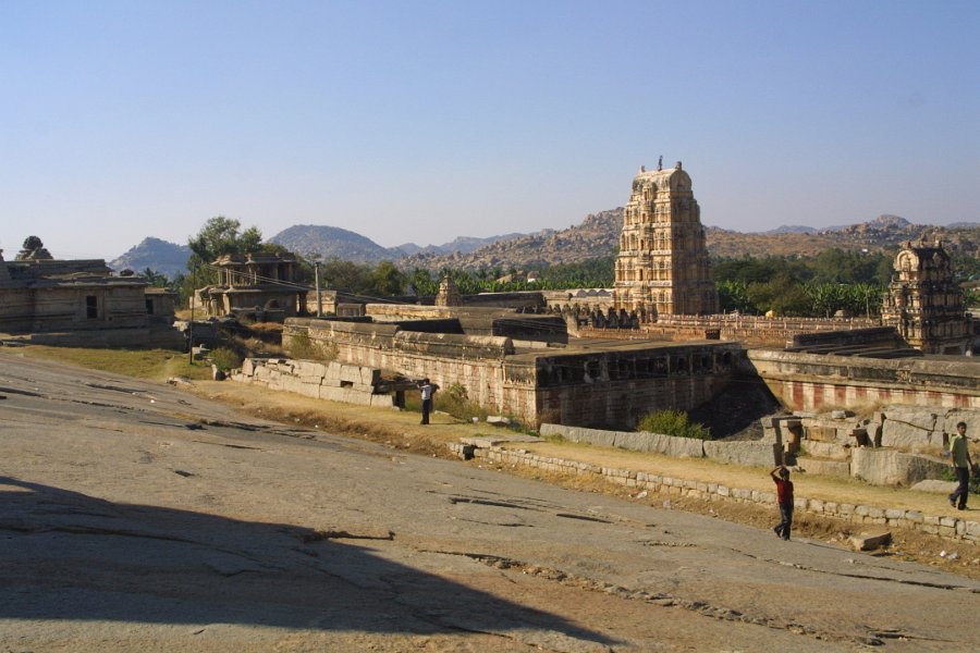 1177000_HillAndTempleHampi.jpg - View of the Virupaksha Temple from the hill. Hampi.