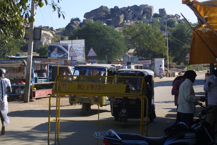 1186000_Hampi.jpg - Hampi Bazaar.
