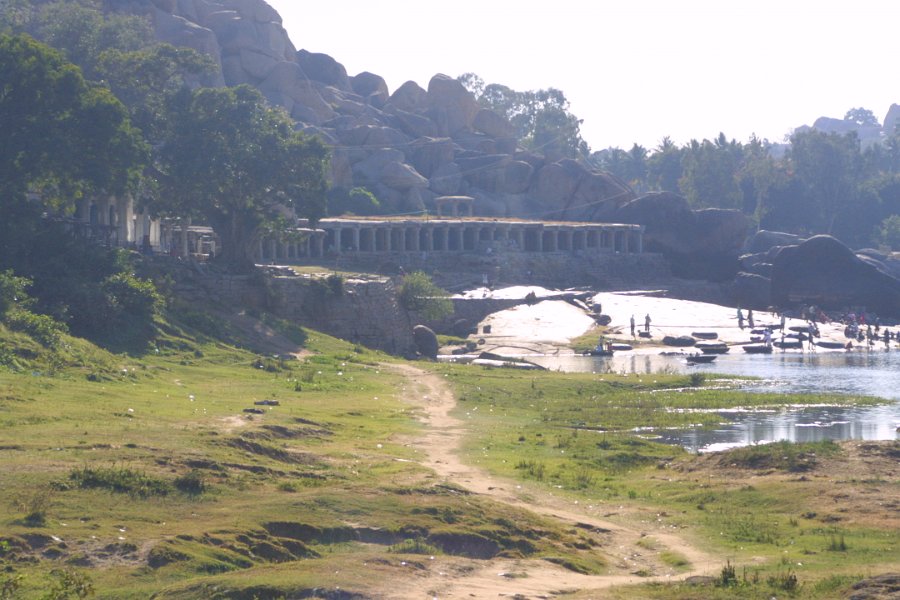 1190000_Hampi.jpg - Temple ruins by the river in Hampi