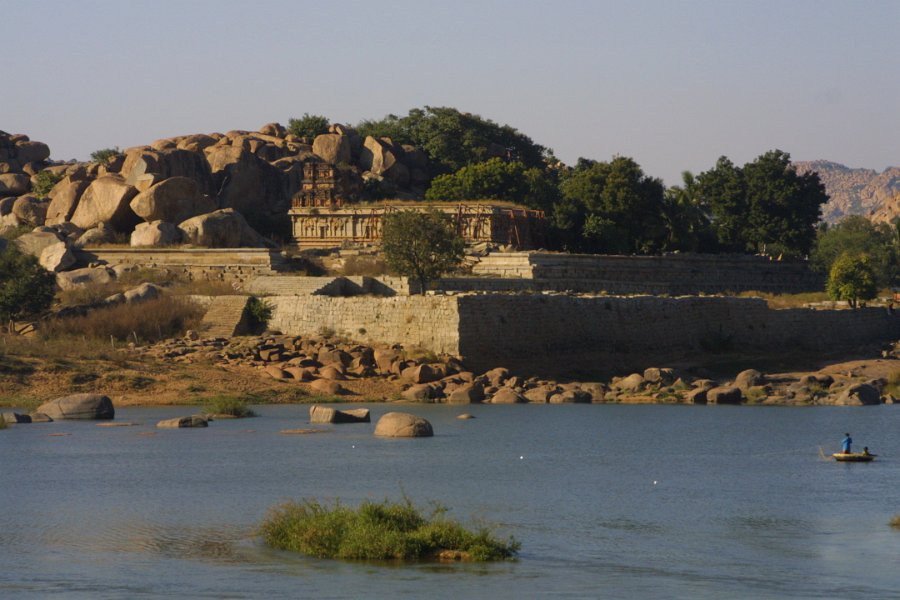 1192000_BouldersAndRuinsAndRiverHampi.jpg - Boulders and ruins across the river in Hampi.
