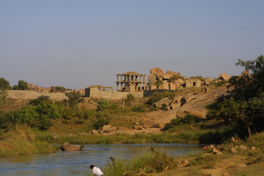1197000_BouldersAndRuinsHampi.jpg - Two story ruin at Hampi.