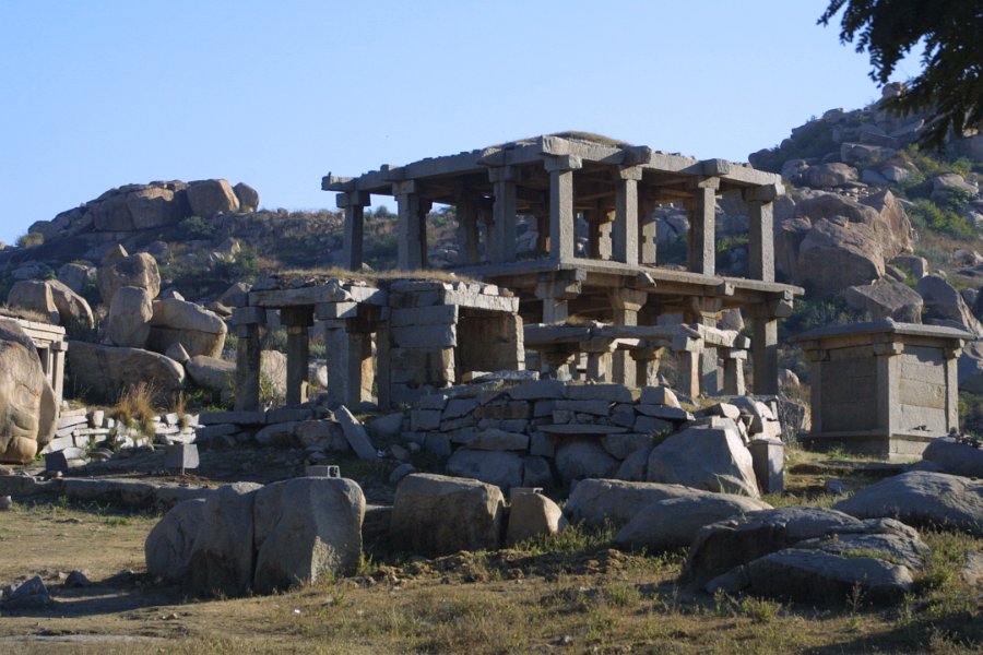 1201000_RuinsHampi.jpg - Boulders and ruins in Hampi.
