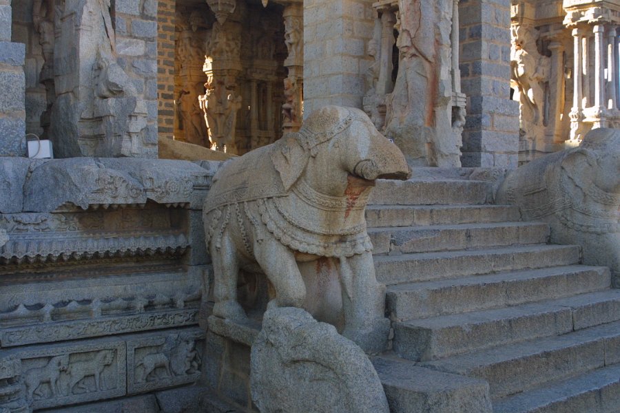 1216000_EntranceVittalaTempleHampi.jpg - Vitthala Temple Hampi.