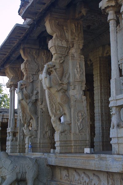 1218000_PillarsVittalaTempleHampi.jpg - Vitthala Temple Hampi.