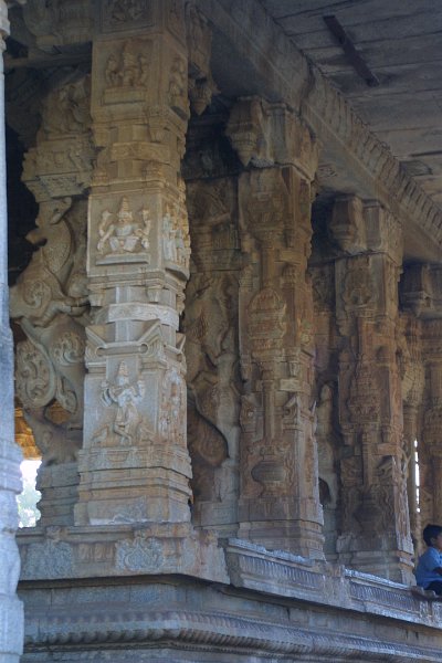 1219000_PillarsVittalaTempleHampi.jpg - Vitthala Temple Hampi.