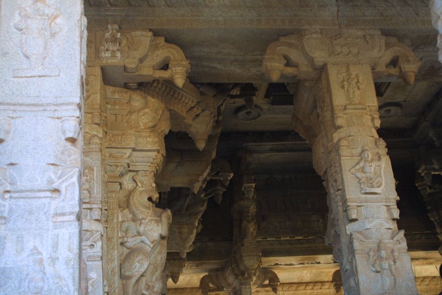 1220000_PillarsVittalaTempleHampi.jpg - Vitthala Temple Hampi.