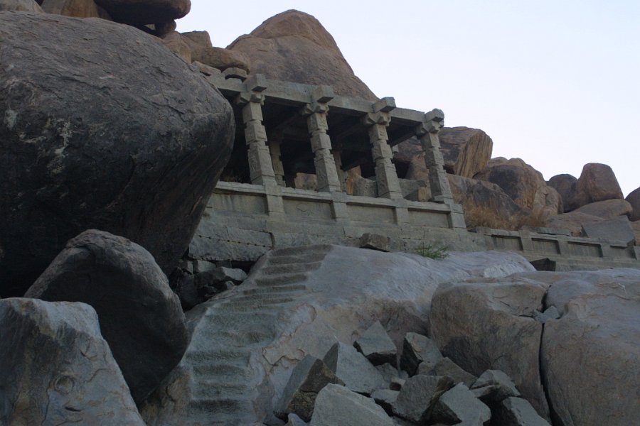 1246000_RiverBankTempleHampi.jpg - Temple ruins along the river. Hampi.
