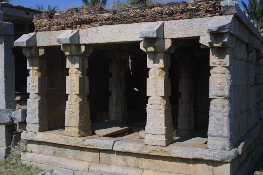 1300000_RuinsZenanaEnclosureHampi.jpg - Jaina Temple. Hampi.