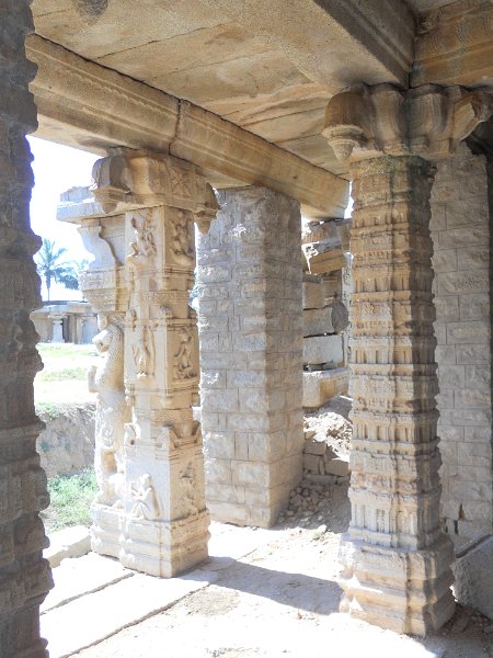 1302679_ColumnJainaTempleHampi.jpg - Columns inside Jaina Temple. Hampi.