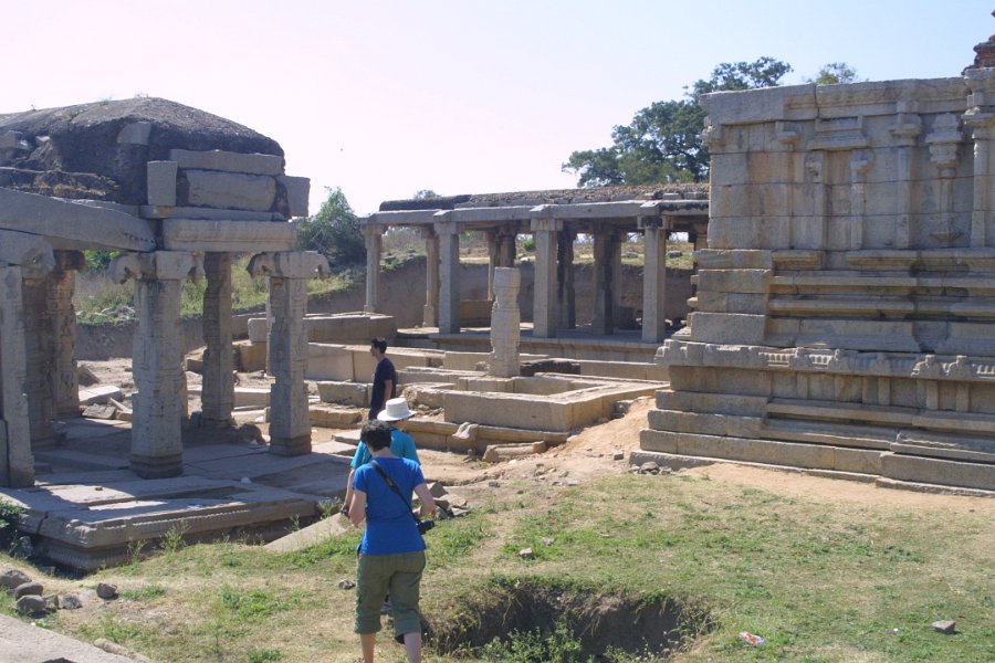 1306000_JenKathyMartinRangaTempleHampi.jpg - Martin, Jen and Kathy at Ranga Temple. Hampi.