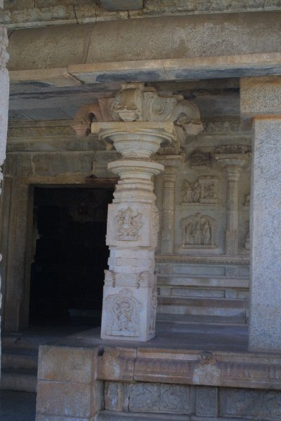 1344000_PillarRoyalTempleHampi.jpg - Pillar at the Hazara Rama Temple. Hampi.