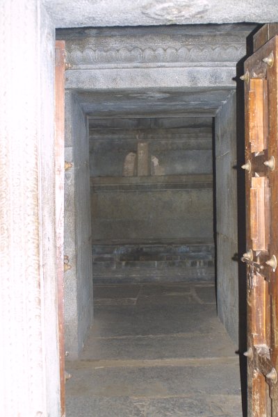 1350000_InnerChamberRoyalTempleHampi.jpg - Inner chamber at the Hazara Rama Temple. Hampi.