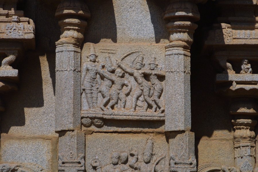 1359000_DetailRoyalTempleHampi.jpg - Wall carvings at the Hazara Rama Temple. Hampi.