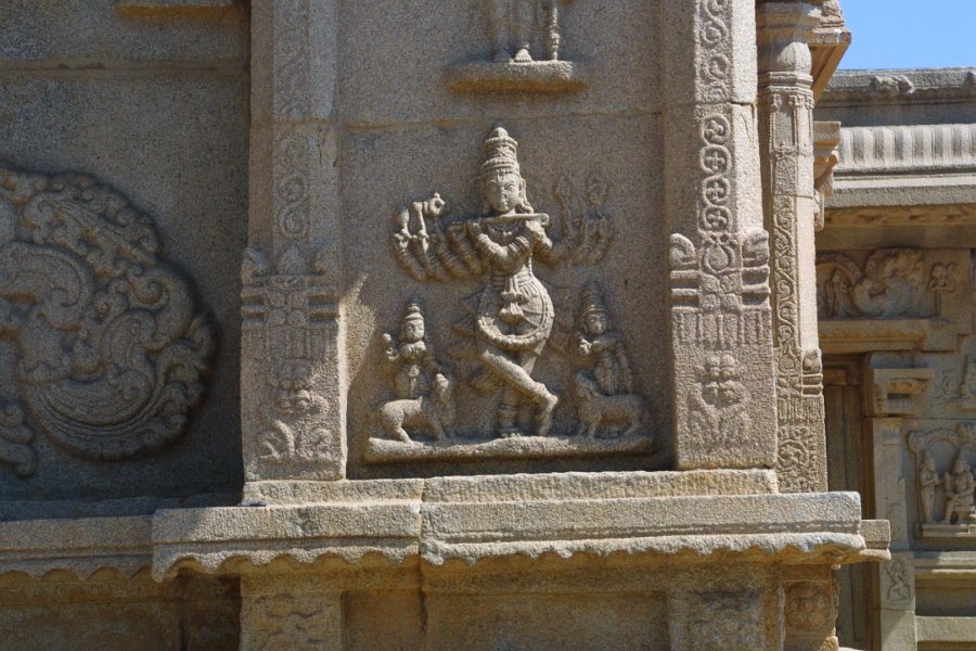 1364000_DetailRoyalTempleHampi.jpg - Carving of Krishna at the Hazara Rama Temple. Hampi.