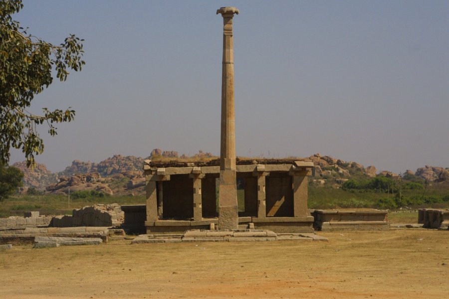 1387000_PillarSomewhereHampi.jpg - Pillar and Ruins in the Royal area. Hampi.