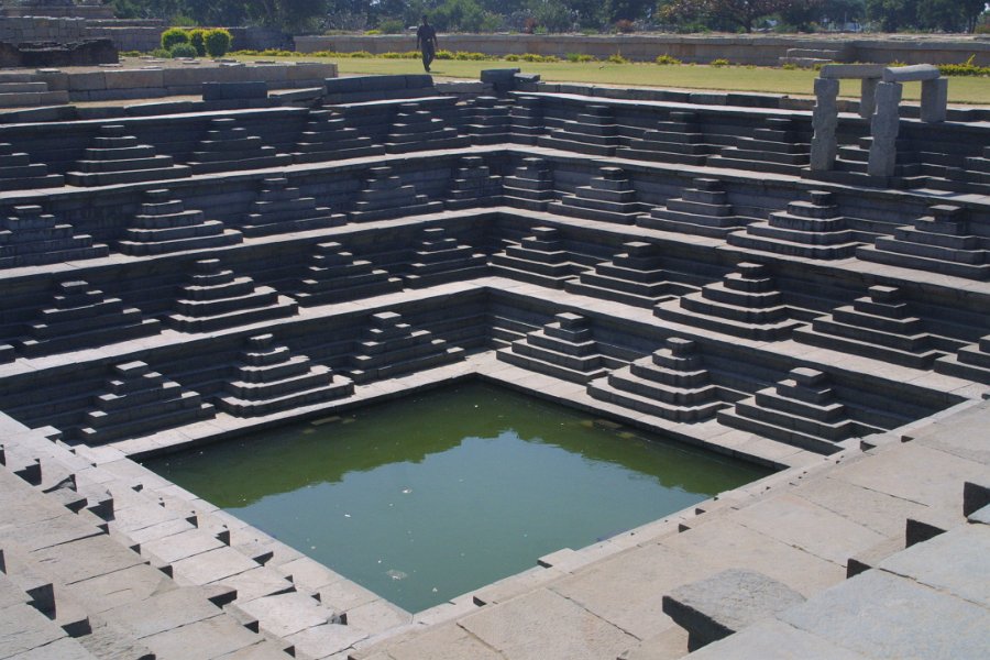 1406000_SteppedTankRoyalEnclosureHampi.jpg - Stepped Tank in the Royal Enclosure. Hampi.