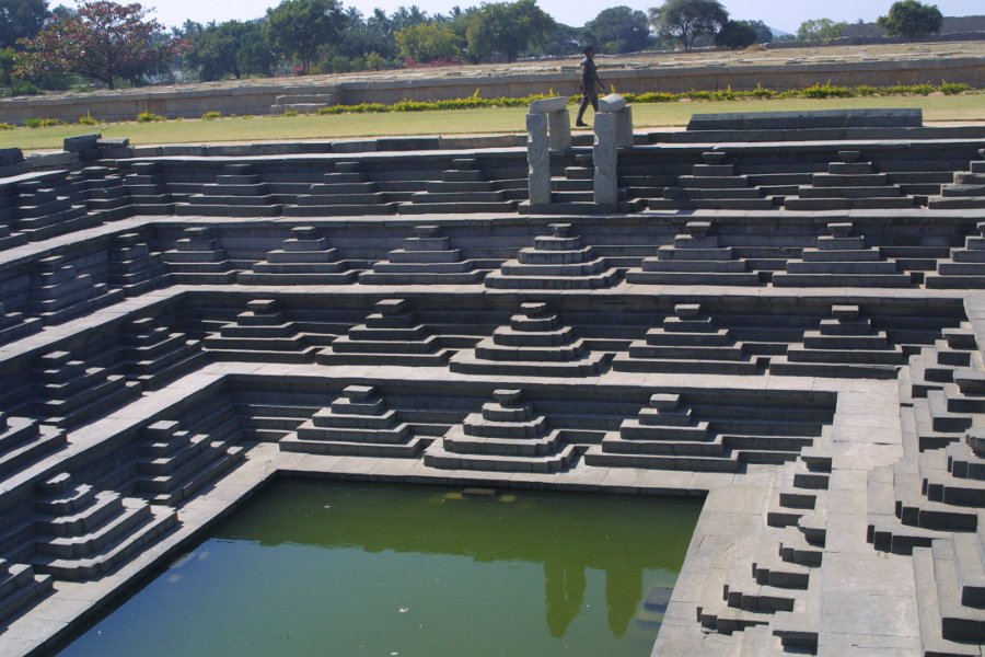 1407000_SteppedTankRoyalEnclosureHampi.jpg - Stepped Tank in the Royal Enclosure. Hampi.