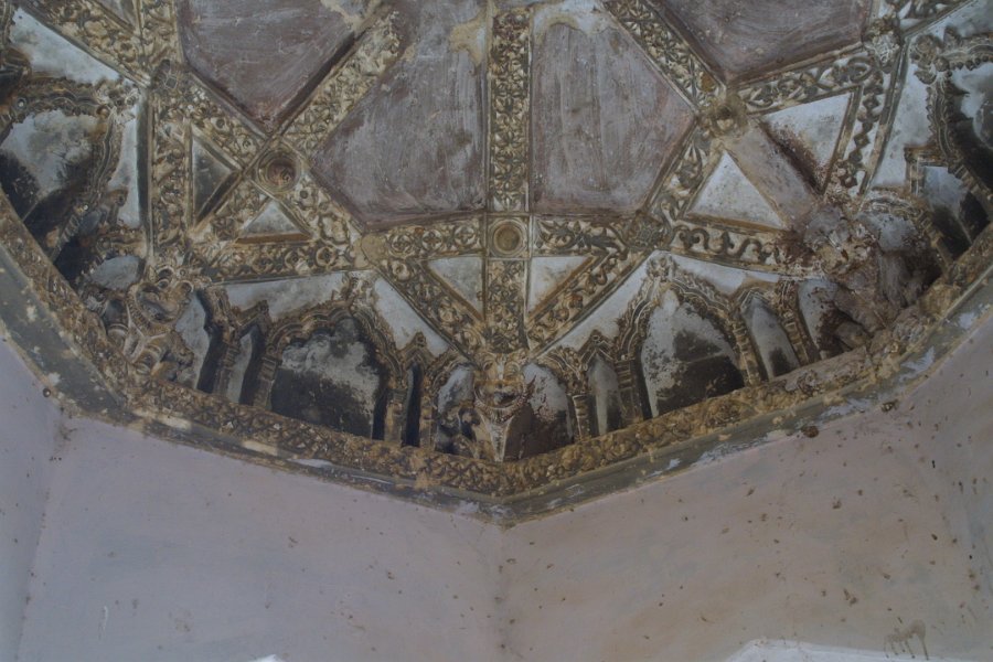 1418000_CeilingDetailQueensBathHampi.jpg - The Queens Bath. Hampi.